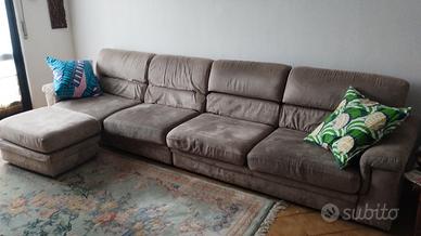 Divano letto lineare con pouf -  Poltronesofà