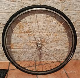Ruota anteriore bicicletta vintage.