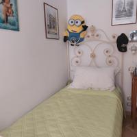 letto singolo in ferro battuto con rete e accessor