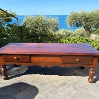 Tavolo basso in noce con due cassetti