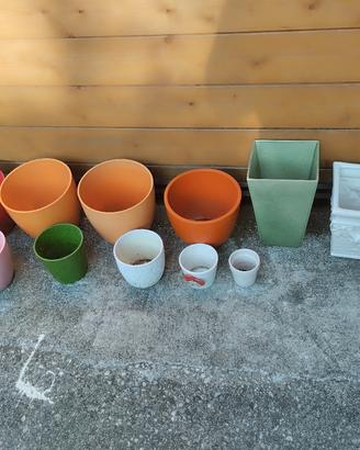 Vasi colorati per fiori 