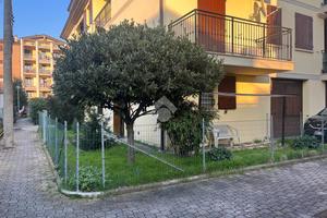 5 LOCALI A CASTELNOVO DI SOTTO