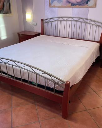 Letto matrimoniale con rete a doghe