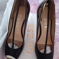 scarpa Nera con tacco guess