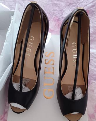 scarpa Nera con tacco guess