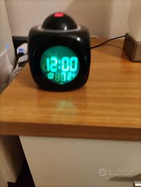 orologio digitale con proiezione sveglia 