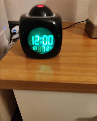 orologio digitale con proiezione sveglia 