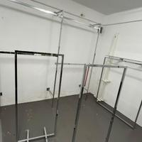 Appenderia in acciaio per negozi di abbigliamento