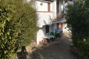 Villa con 2 appartamenti con giardino e piscina