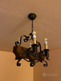 Lampadario Ferro Battuto e legno