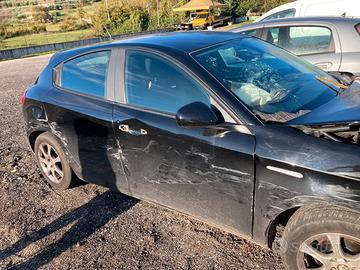 giulietta incidentata per pezzi di ricambio