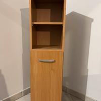 Mobiletto con mensole e anta