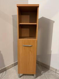 Mobiletto con mensole e anta