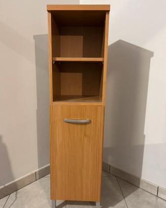 Mobiletto con mensole e anta
