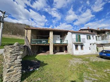 Casale di Langa con Terrazzo Panoramico e Ampi Loc
