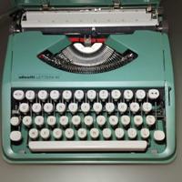 Macchina da scrivere portatile Olivetti Lettera 82