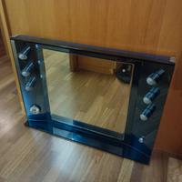 Specchio vintage con luci e radio incorporate