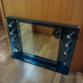Specchio vintage con luci e radio incorporate
