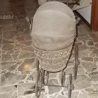 Carrozzina in ferro da arredo