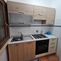 cucina colore bianco e legno