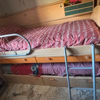 Letto a castello salvaspazio con cassettoni