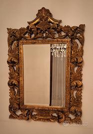 Specchio con cornice in legno