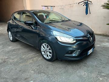 Renault Clio Moschino