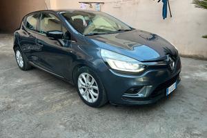 Renault Clio Moschino