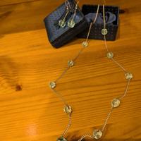 collana con orecchini in pietra azzurra