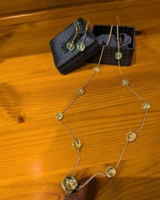 collana con orecchini in pietra azzurra