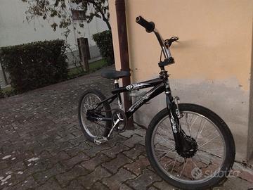bmx usata poco ferma da tenpo