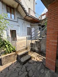 Appartamento con ampio giardino e garage