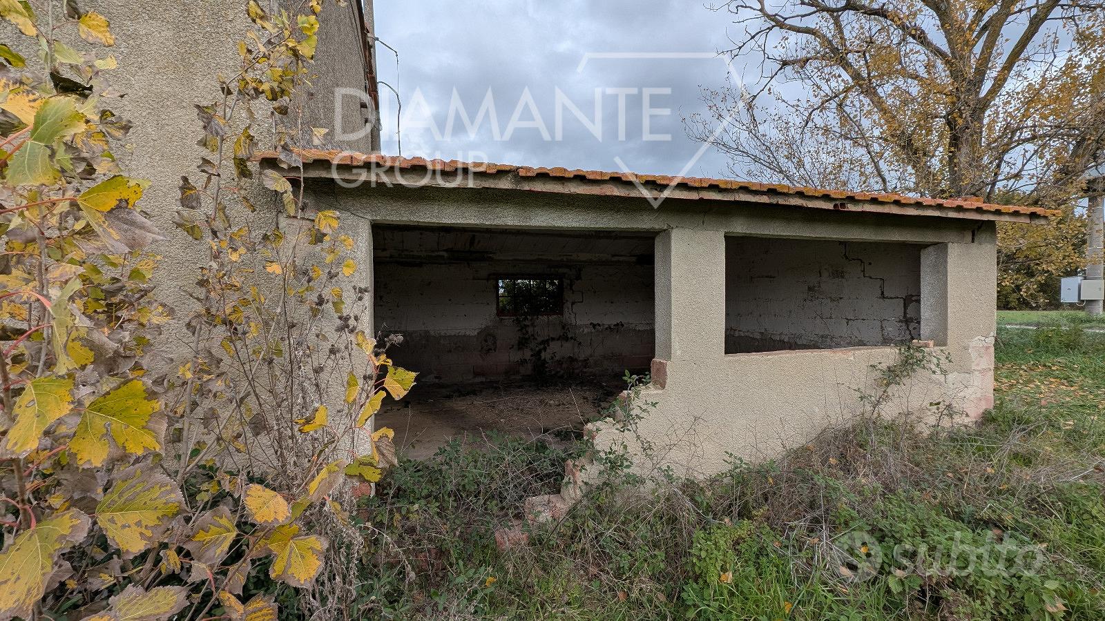 Casale con progetto approvato per ristrutturazione - Vista 2
