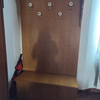 Attaccapanni con cassapanca 