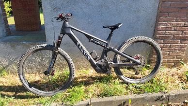 canyon spectral on cf7 TG L batteria 900 nuova