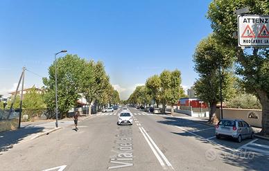 Fiumicino bilocale con balcone e posto auto