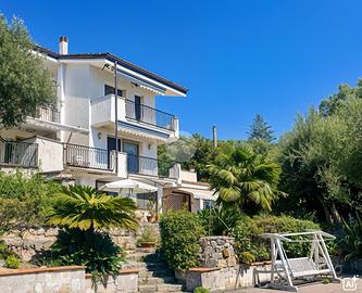 VILLA SINGOLA A SANTA MARINA