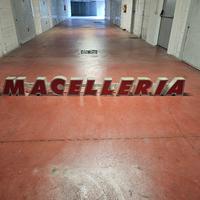 insegna luminosa "macelleria"