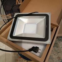 FARO LED 100W con presa elettrica 