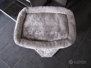 Cuccia tiragraffi gatto