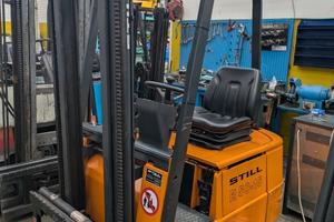 CARRELLO ELEVATORE ELETTRICO STILL R50-15 / 3 RUOT