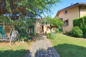 Villa di 330 m² con più di 5 locali e box auto dop