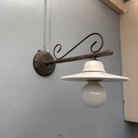 Applique in ceramica e ferro battuto