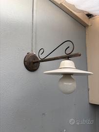 Applique in ceramica e ferro battuto