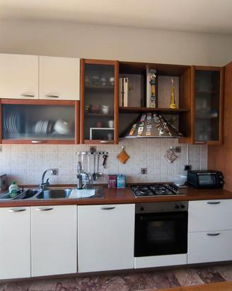 Cucina legno con elettrodomestici Rex Electrolux