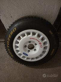 Cerchione e pneumatico chiodato Pirelli Sottozero