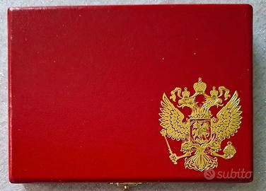 1 Moneta da 1 Rublo e una Medaglia della Russia.