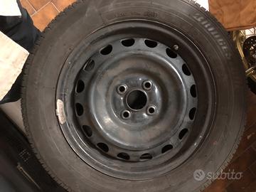 Gomme e cerchi per Toyota Yaris