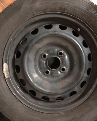 Gomme e cerchi per Toyota Yaris