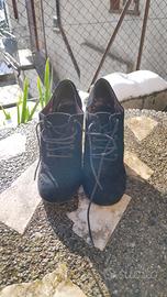 Scarpe da donna nere scamosciate con tacco